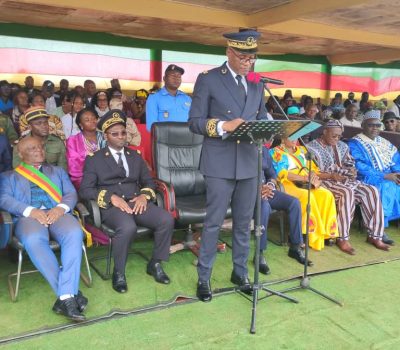 LE NOUVEAU SOUS-PREFET AUX COMMANDES